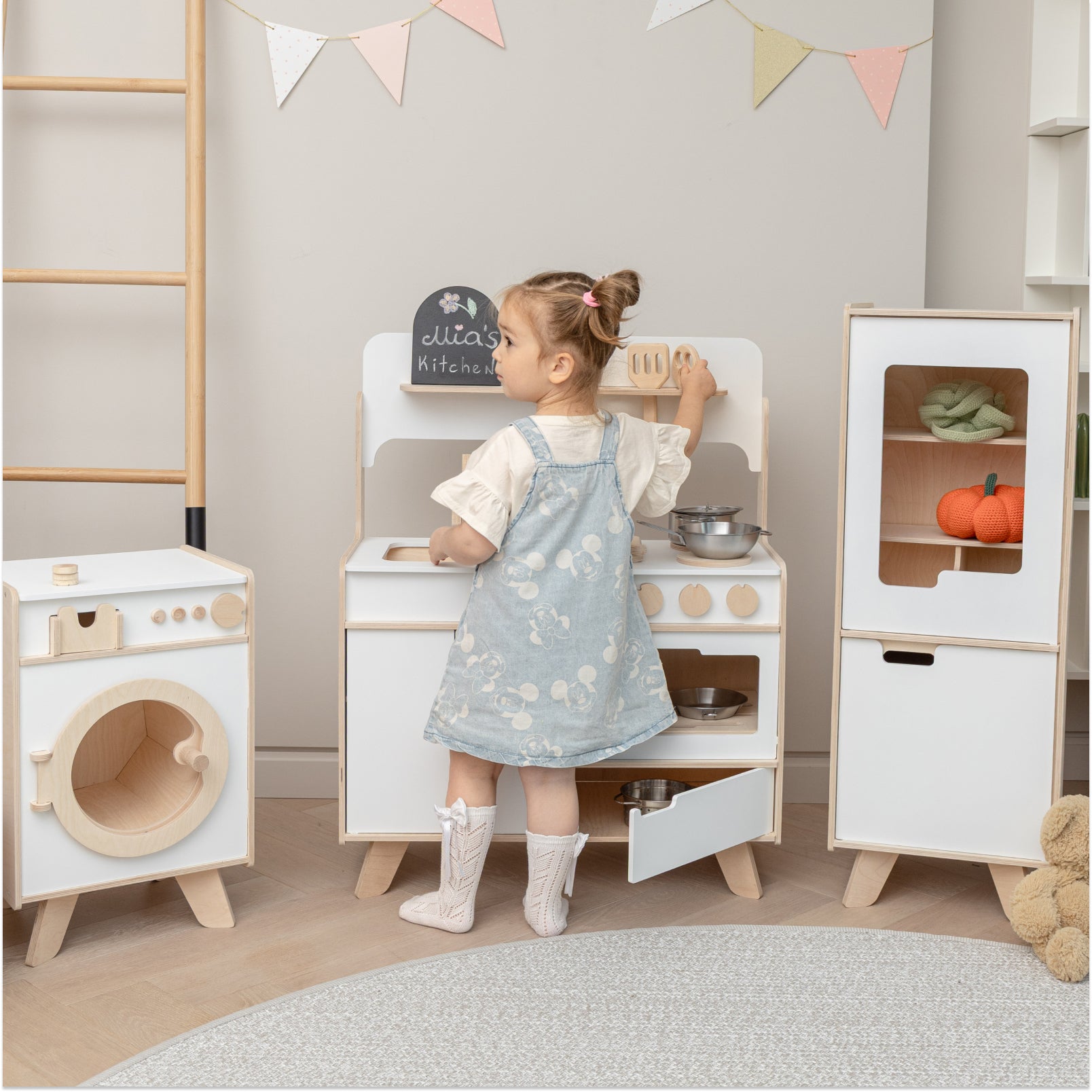 wooden dollhouse victorian style for toddler